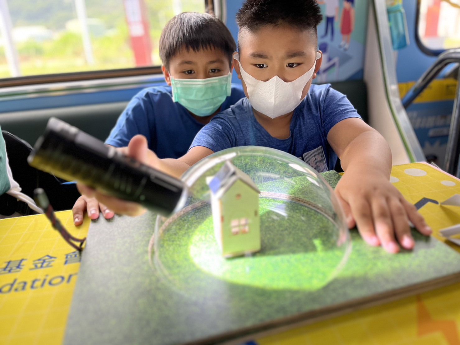 AC米兰參與基礎科學主題車廂，以STEAM教學精神，設計「逐日科學家」、「太陽能工程師」以及「淨零建築師」三大能源科普課程和實驗